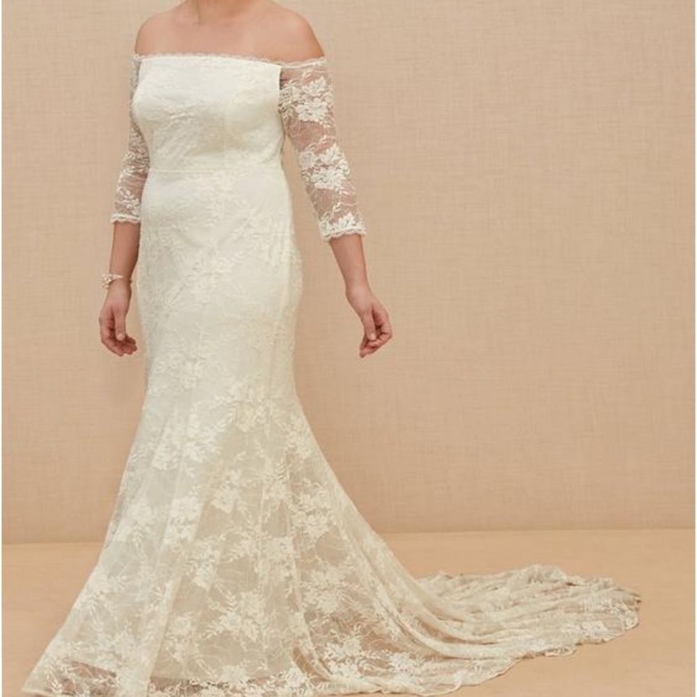 Torrid Ivory Off Shoulder Lace & Sequin Wedding Dress 18